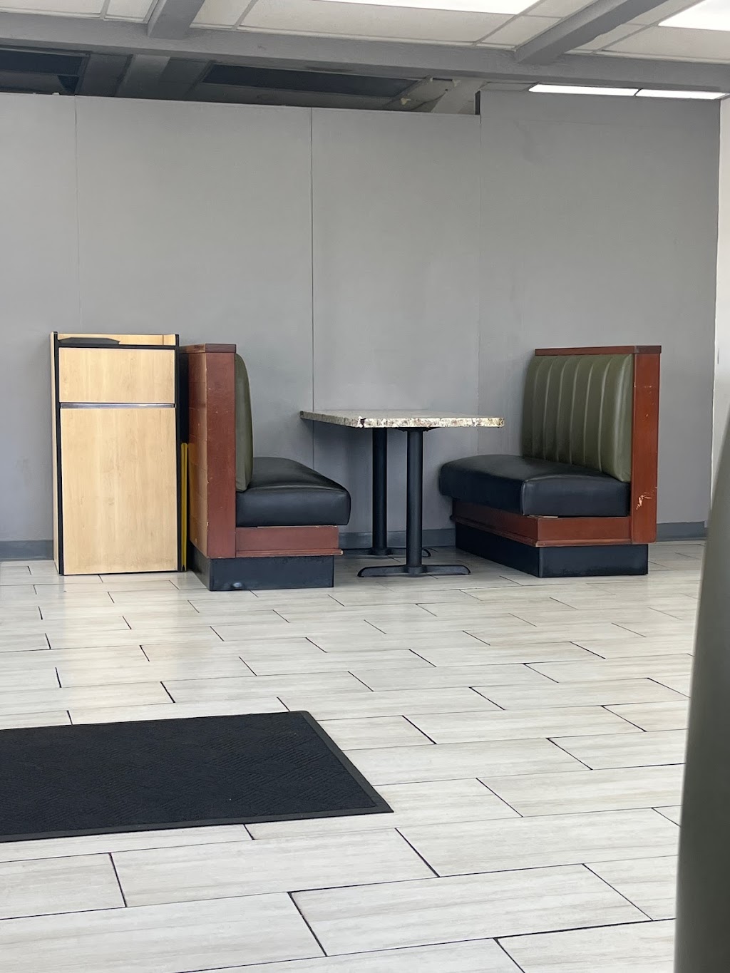 Southern Style Chicken & Waffle | restaurant | 6711 Marlboro Pike, District Heights, MD 20747, USA | 3018354477 OR +1 301-835-4477