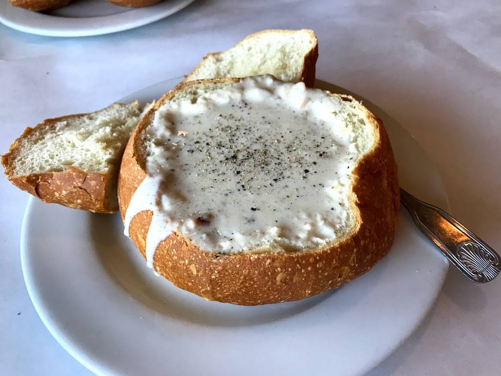 Vivolos Chowder House | restaurant | 127 Central Ave, Pacific Grove, CA 93950, USA | 8313725414 OR +1 831-372-5414