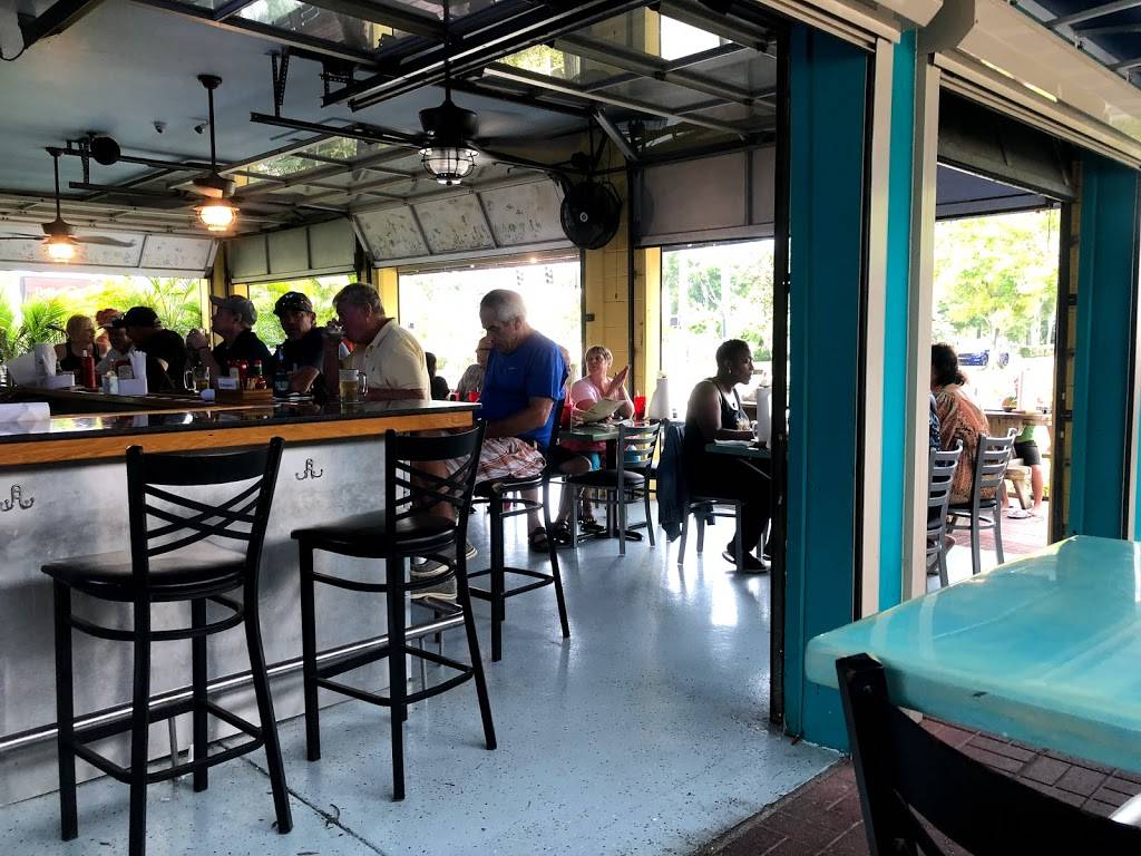 Casual Clam Seafood Bar & Grill | restaurant | 3336 Dr M.L.K. Jr St N, St. Petersburg, FL 33704, USA | 7278952526 OR +1 727-895-2526