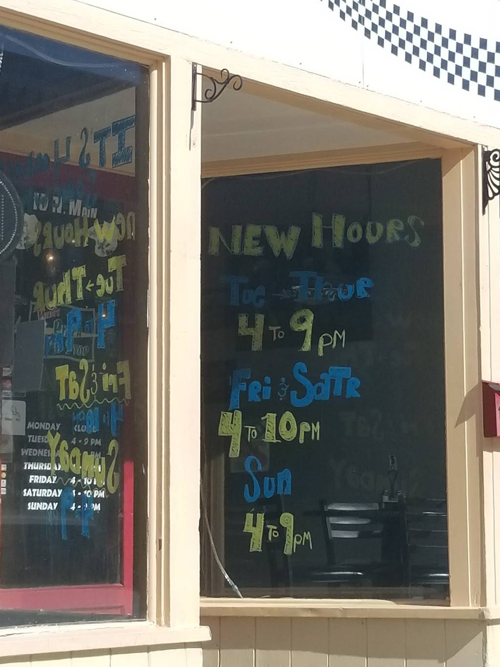 Mikeys Pizza Pit Stop | restaurant | 10 N Main St, Knox, IN 46534, USA | 5747725888 OR +1 574-772-5888