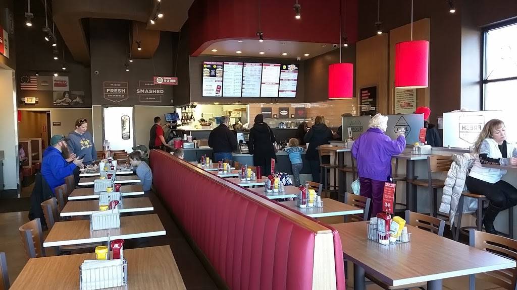 Smashburger | restaurant | 4828 Edgmont Ave, Brookhaven, PA 19015, USA | 4844803565 OR +1 484-480-3565