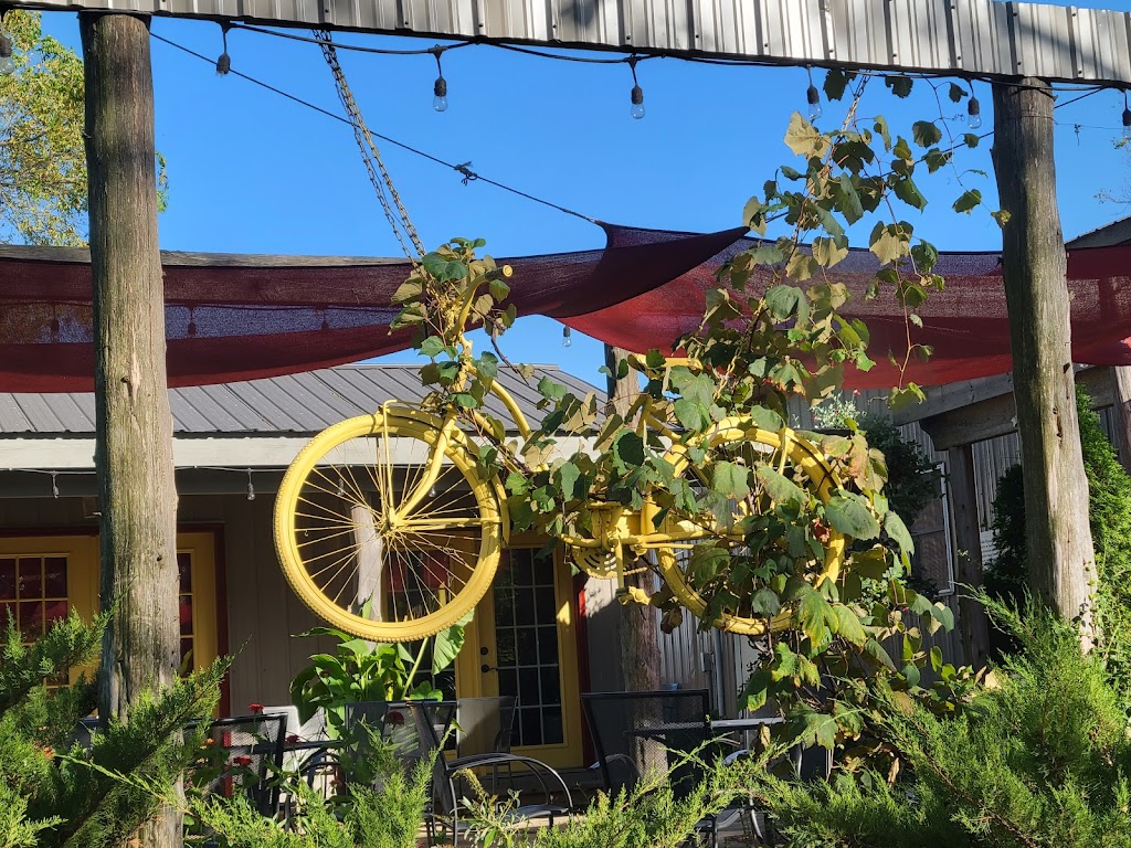 Nighthawk Vineyard & Winery | restaurant | 16381 W 343rd St, Paola, KS 66071, USA | 9136362405 OR +1 913-636-2405