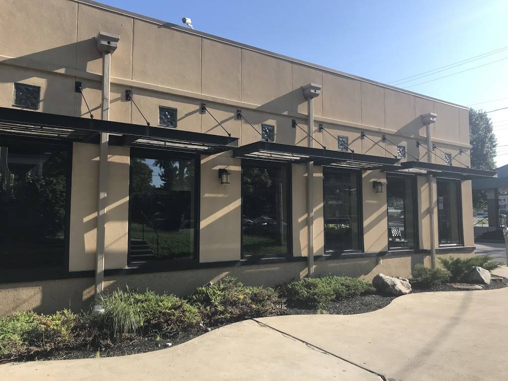 Wild Ginger Asian Bistro | restaurant | 3655 Edwards Rd, Cincinnati, OH 45208, USA | 5135339500 OR +1 513-533-9500