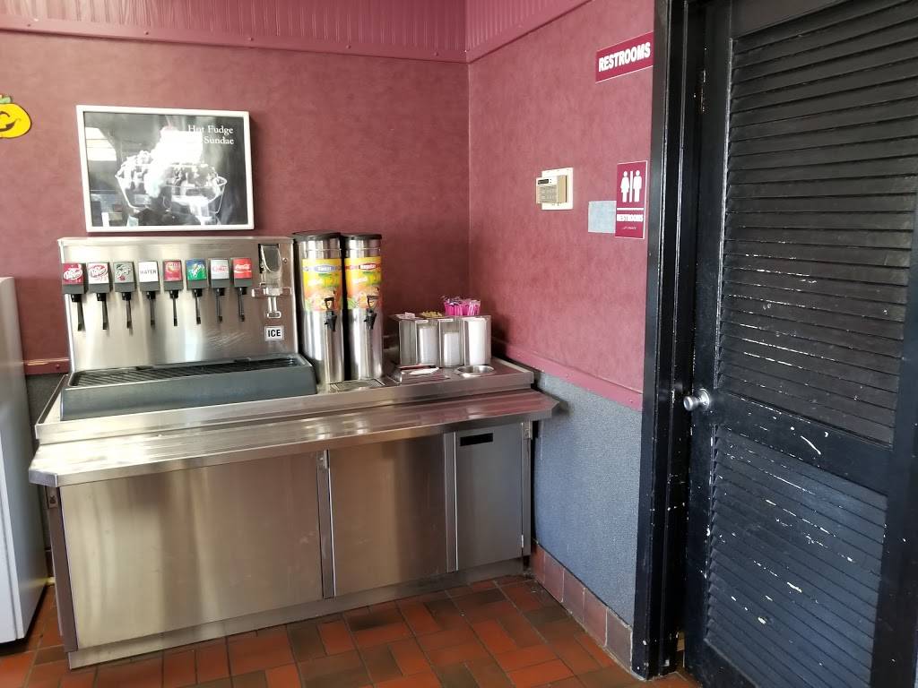 Braums Ice Cream & Burger Restaurant | restaurant | 812 S Stemmons Fwy, Lewisville, TX 75067, USA | 9722213312 OR +1 972-221-3312