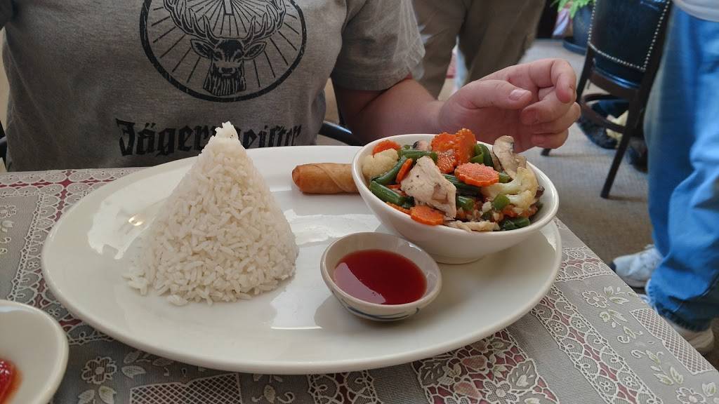 Tuppee Tong Thai Restaurant | restaurant | 310 W Main St, Muncie, IN 47305, USA | 7652843101 OR +1 765-284-3101