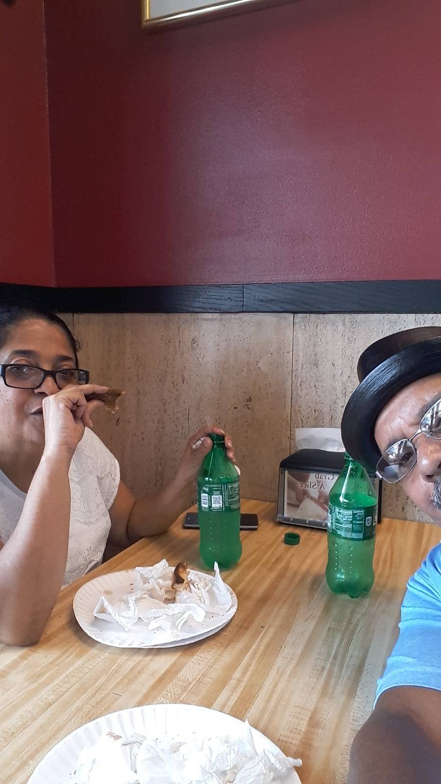 Riccardos Pizza | restaurant | 2510 River Ave, Camden, NJ 08105, USA | 8565414914 OR +1 856-541-4914