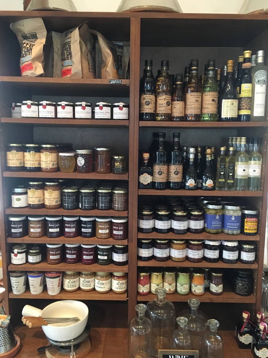 Cavaniolas Gourmet | cafe | 8 Amagansett Square, Amagansett, NY 11930, USA | 6312675608 OR +1 631-267-5608