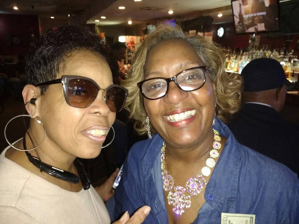 Stackers Bar & Grille | restaurant | 23098 Emery Rd, Warrensville Heights, OH 44128, USA | 2163782299 OR +1 216-378-2299