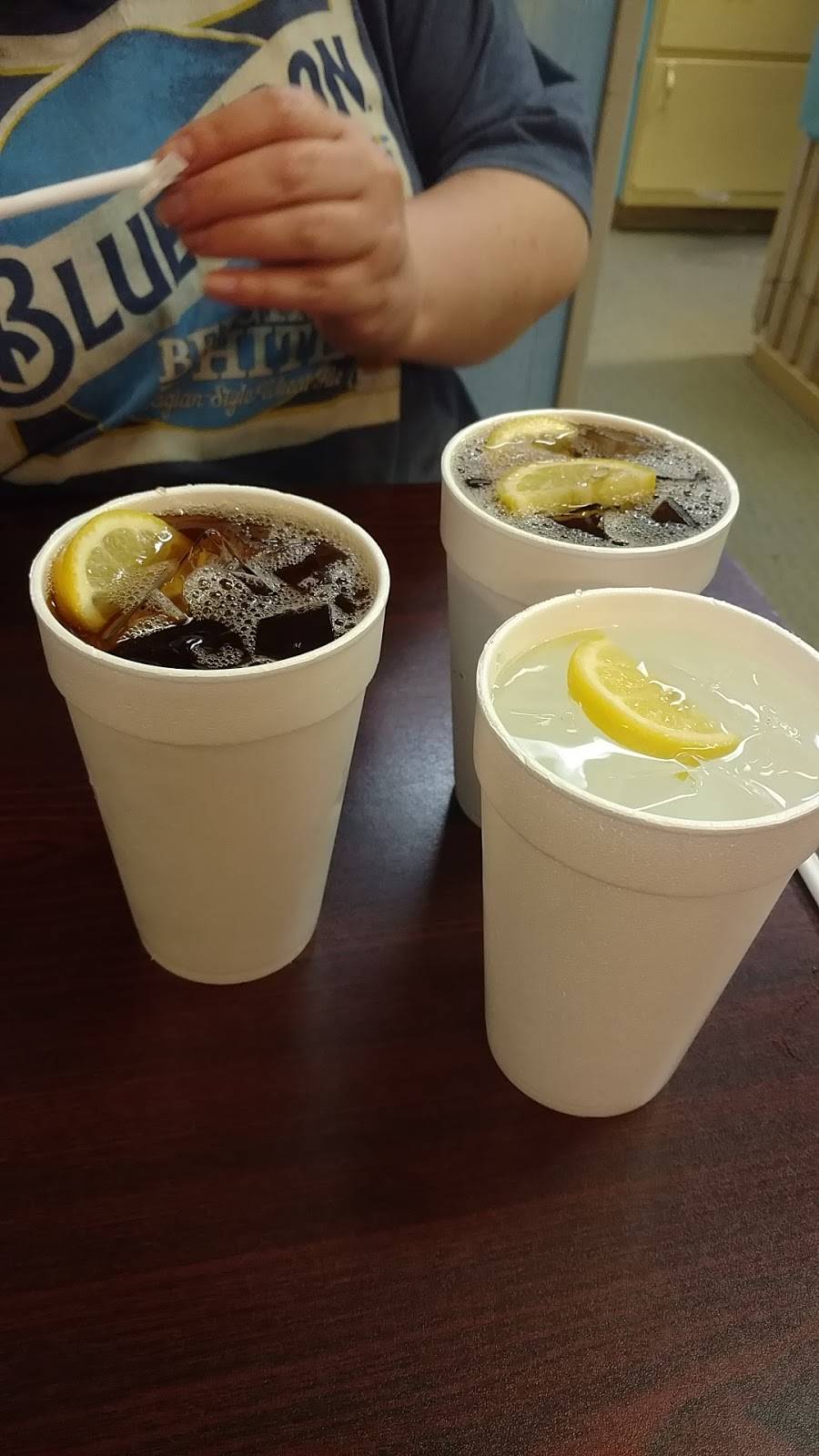 Lenas Seafood | restaurant | 18478 FL-40, Silver Springs, FL 34488, USA | 3526256489 OR +1 352-625-6489