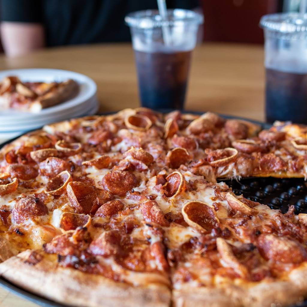 Noble Romans Craft Pizza & Pub | restaurant | 6853 W Broadway, McCordsville, IN 46055, USA | 3175898399 OR +1 317-589-8399