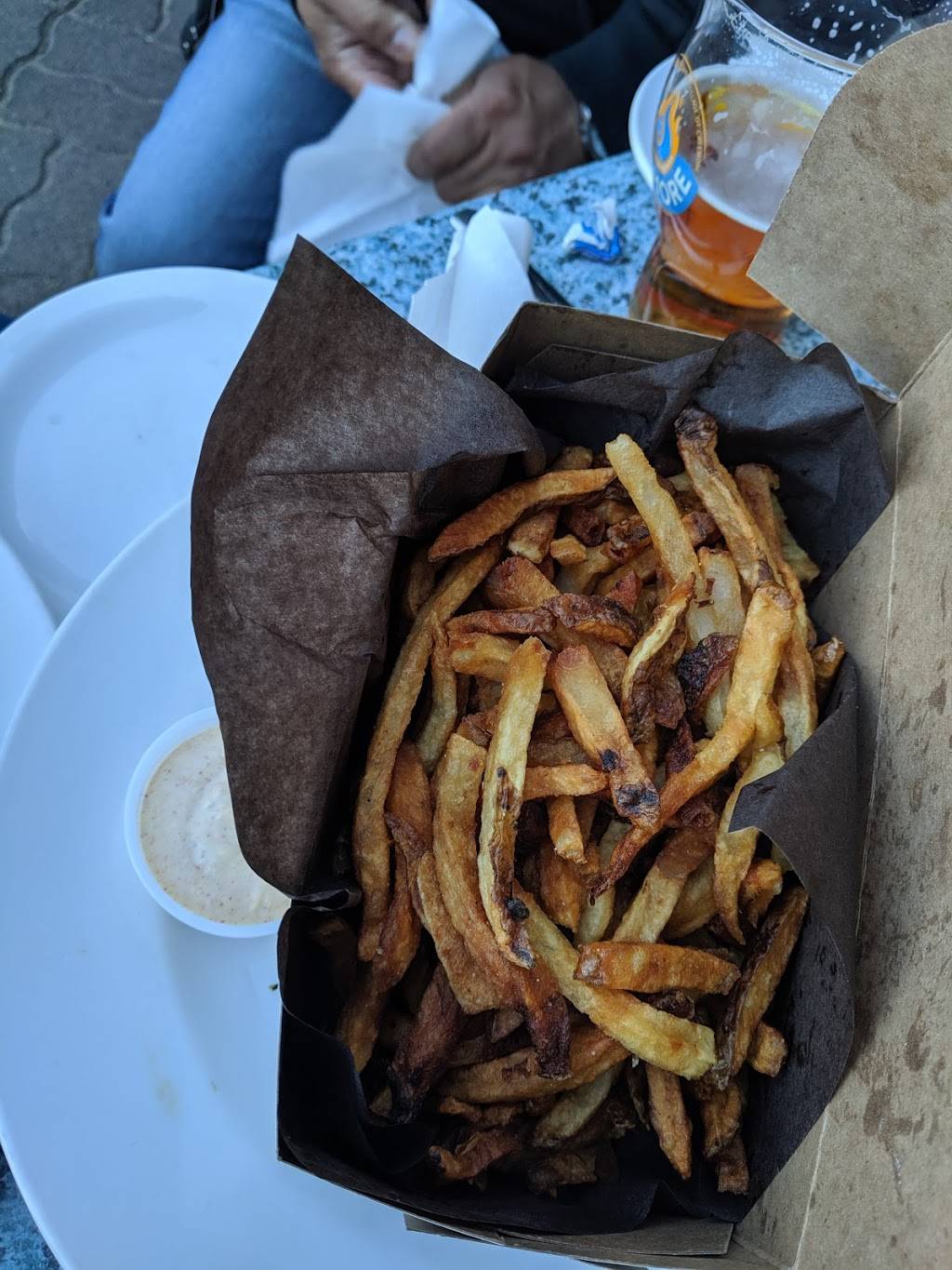 Emmas Back Porch & Water Street Cooker | restaurant | 2084 Old Lakeshore Rd, Burlington, ON L7R 1A3, Canada | 9056342084 OR +1 905-634-2084