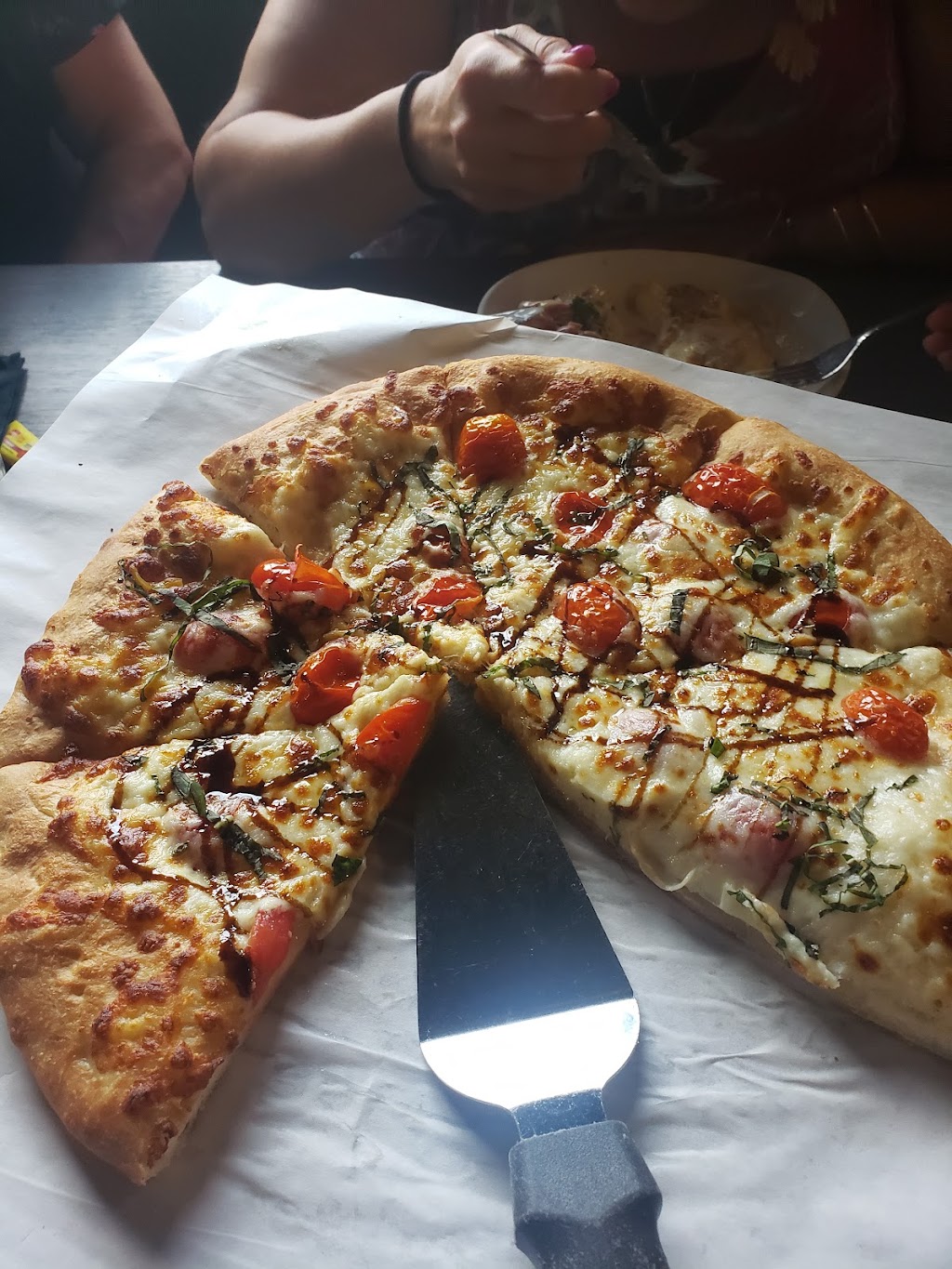 Tavern Six | restaurant | 7592 Euclid Chardon Rd, Kirtland, OH 44094, USA | 4402561100 OR +1 440-256-1100