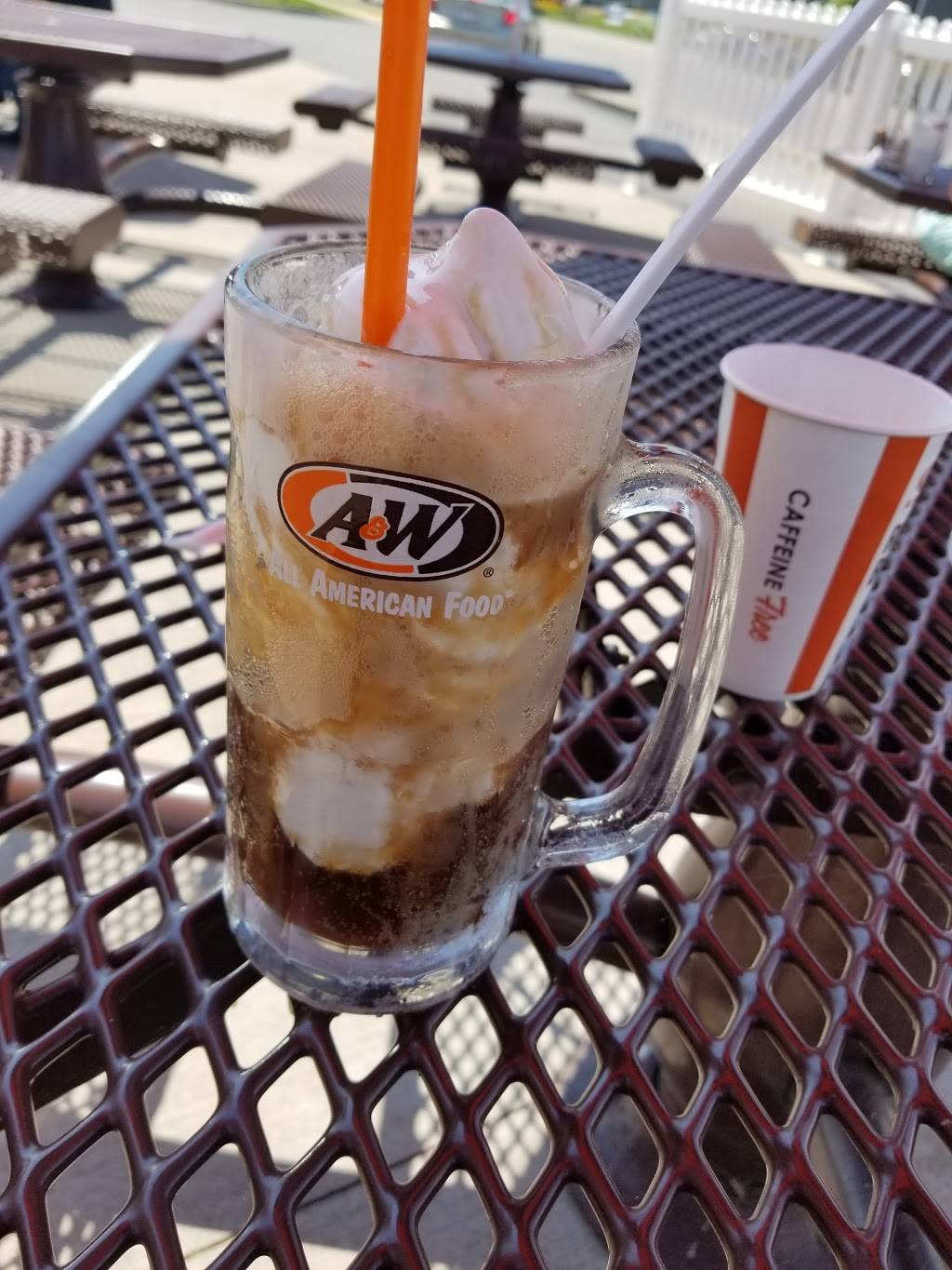 A&W | restaurant | 925 Frontenac Dr, Winona, MN 55987, USA | 5074521030 OR +1 507-452-1030