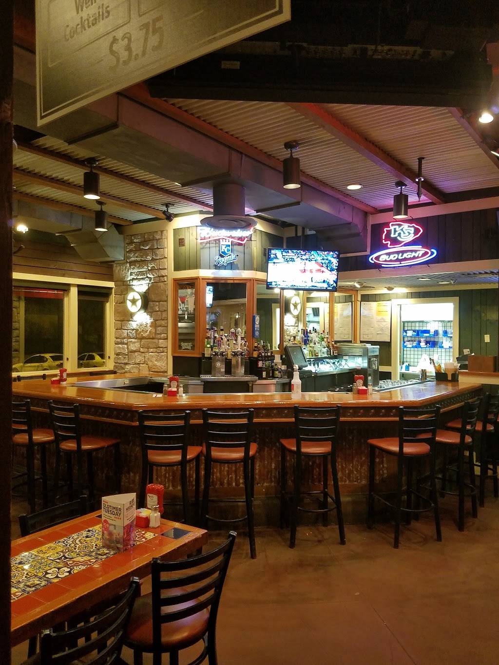 Chilis Grill & Bar | restaurant | 14920 S Harrison St, Olathe, KS 66061, USA | 9133909404 OR +1 913-390-9404