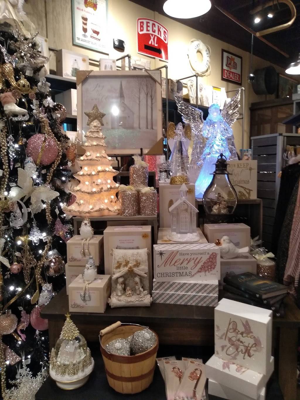 Cracker Barrel Old Country Store | restaurant | 9370 Theater Dr, Gibsonton, FL 33534, USA | 8137412744 OR +1 813-741-2744