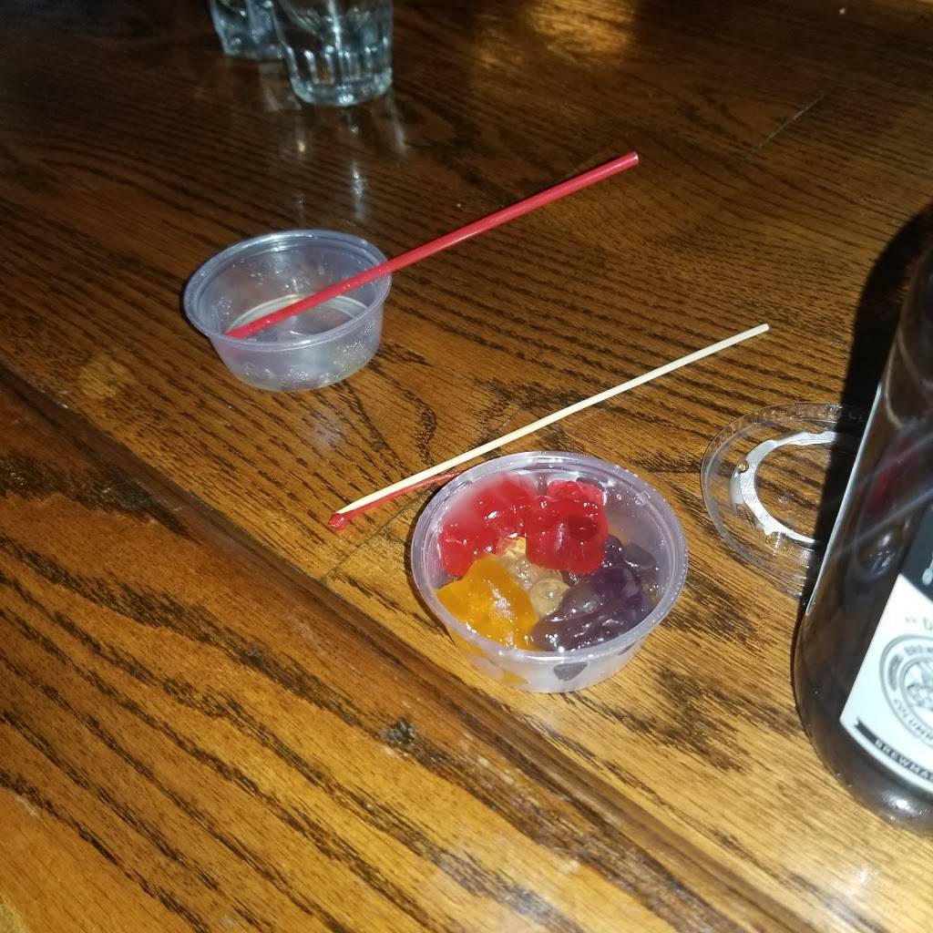 Shakers Public House | restaurant | 385 Georgesville Rd, Columbus, OH 43228, USA | 6143725847 OR +1 614-372-5847