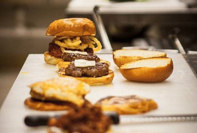 Hub Bar & Grill | restaurant | 110 S Tower Ave, Centralia, WA 98531, USA | 3607362229 OR +1 360-736-2229