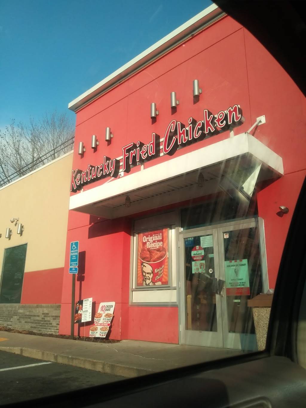 KFC | restaurant | 300 Burnside Ave, East Hartford, CT 06108, USA | 8602829596 OR +1 860-282-9596