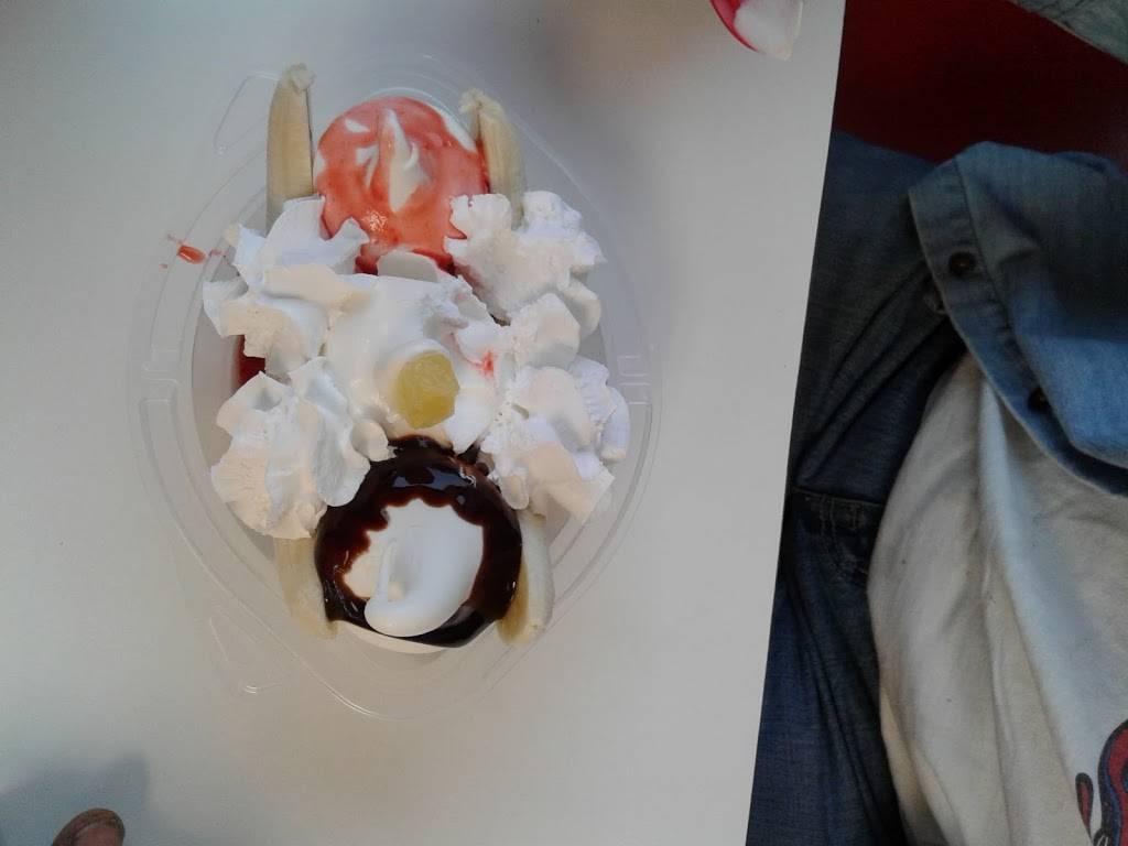 Dairy Queen | restaurant | 121 Carl Perkins Pkwy, Tiptonville, TN 38079, USA | 7312536311 OR +1 731-253-6311