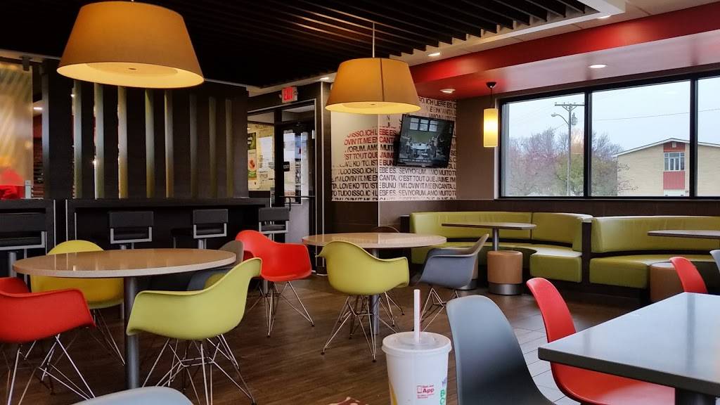 McDonalds | cafe | 1101 N Main St, Dodgeville, WI 53533, USA | 6089352420 OR +1 608-935-2420