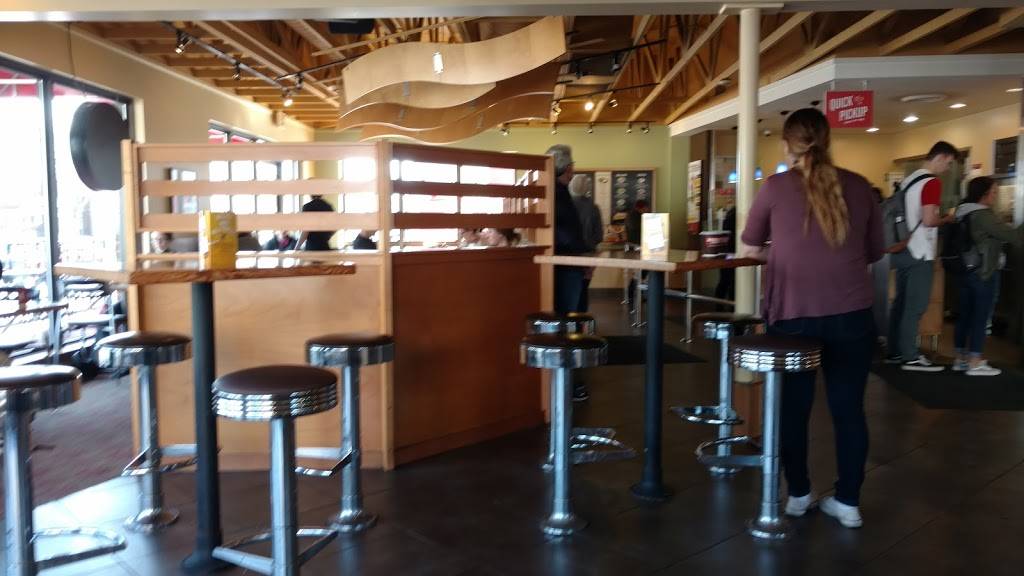 Noodles and Company | restaurant | 3121 North Oakland Ave, E Kenwood Blvd, Milwaukee, WI 53211, USA | 4149629100 OR +1 414-962-9100