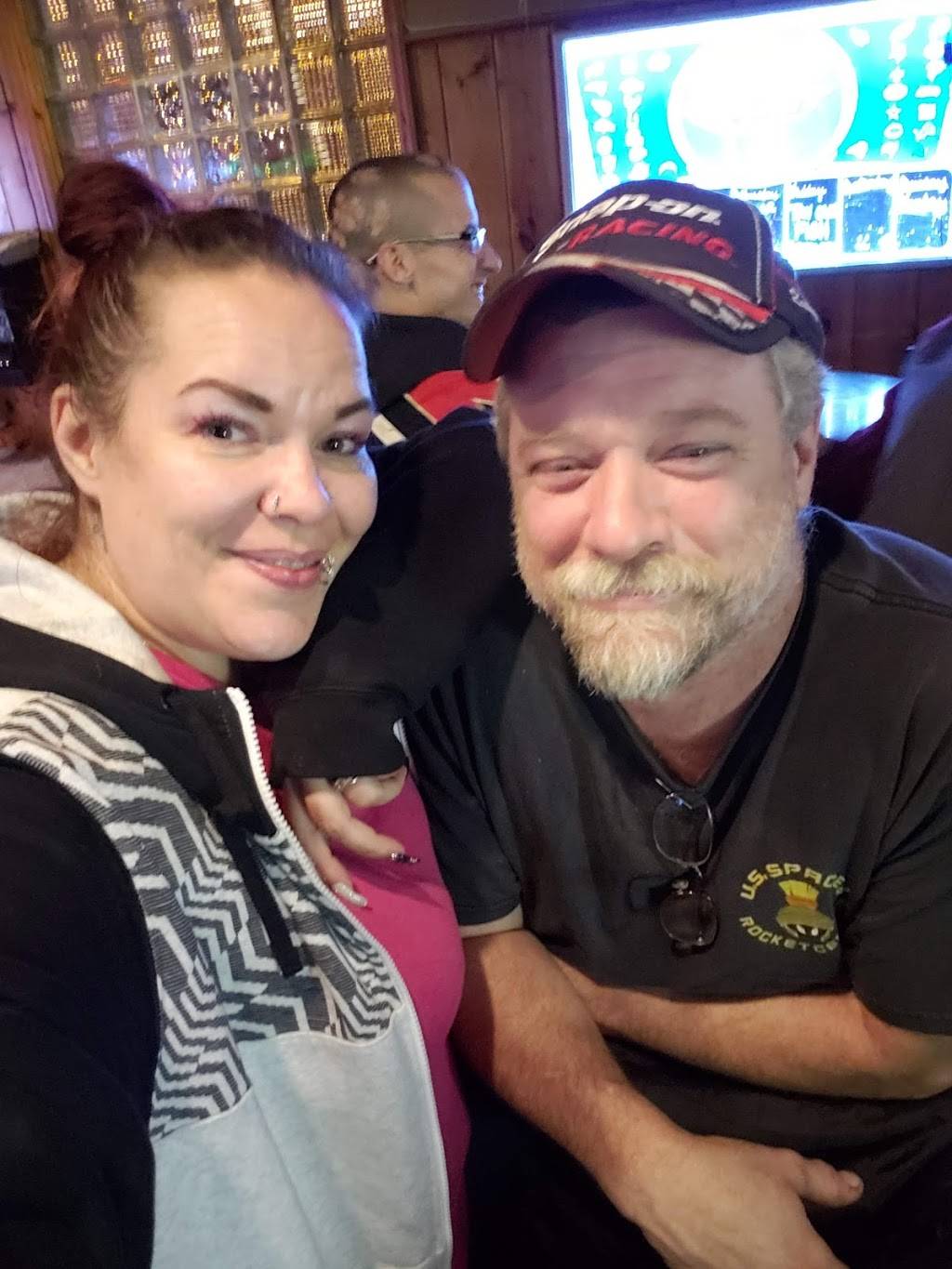 M & R Station | restaurant | 818 S 3rd Ave, Wausau, WI 54401, USA | 7152985995 OR +1 715-298-5995