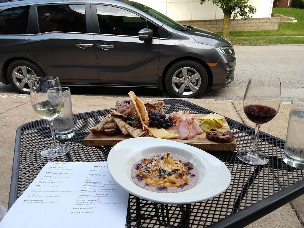 FarmHaus Restaurant | restaurant | 3257 Ivanhoe Ave, St. Louis, MO 63139, USA | 3146473800 OR +1 314-647-3800