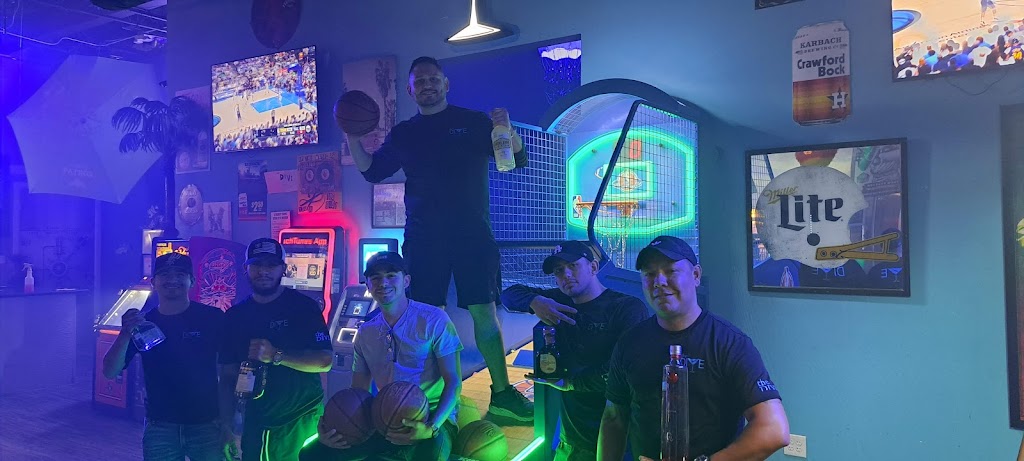 The Dive | restaurant | 600 Springmart Blvd, Brownsville, TX 78526, USA | 9563386815 OR +1 956-338-6815