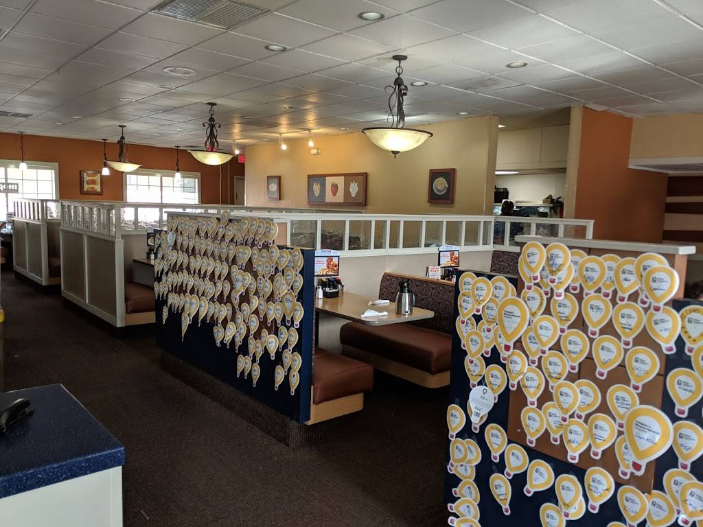 IHOP | restaurant | 3020 Tulare St, Fresno, CA 93721, USA | 5594868642 OR +1 559-486-8642