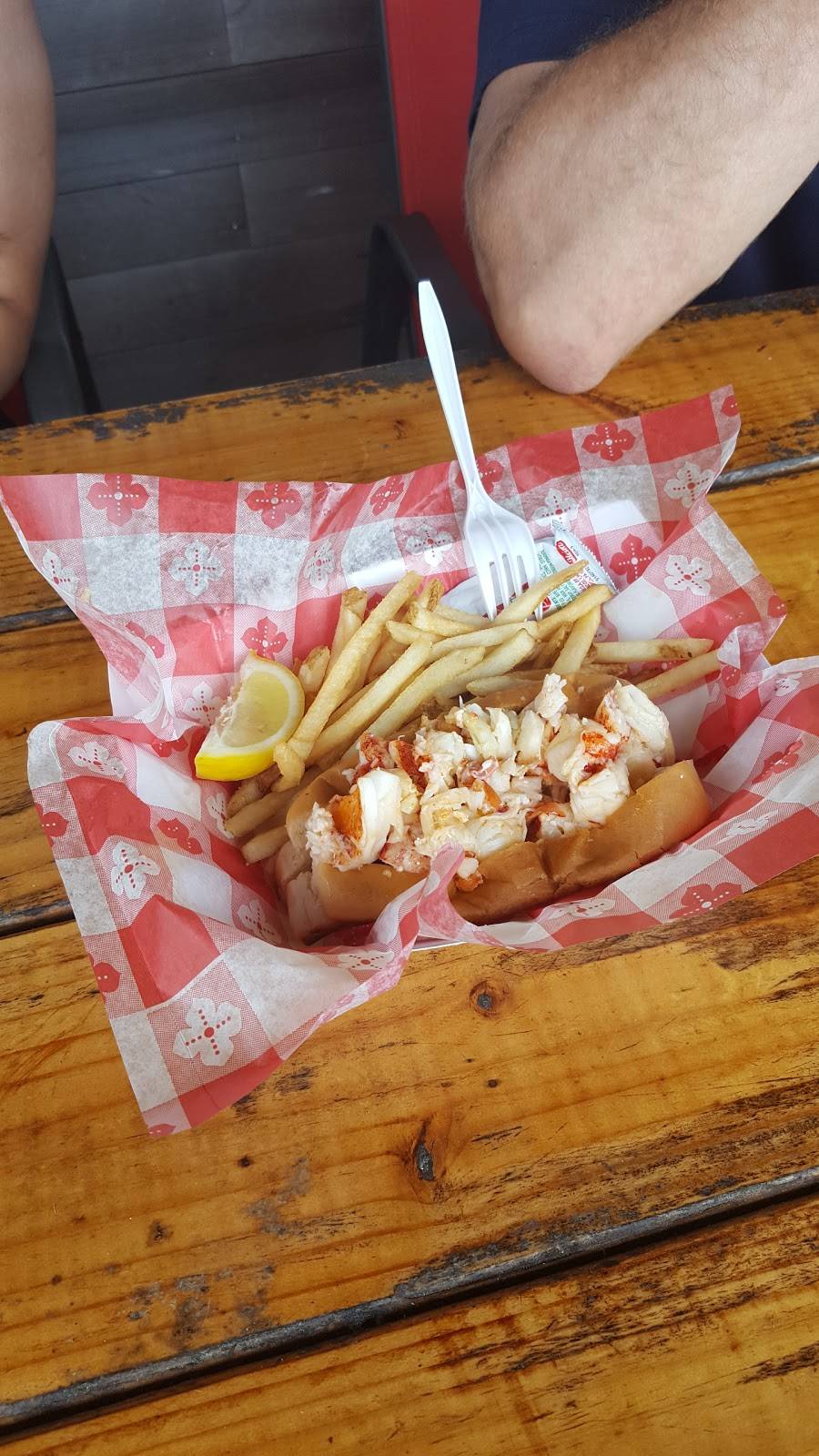 St. Peters Catch | restaurant | 58 S Erie Ave, Montauk, NY 11954, USA | 6316687100 OR +1 631-668-7100