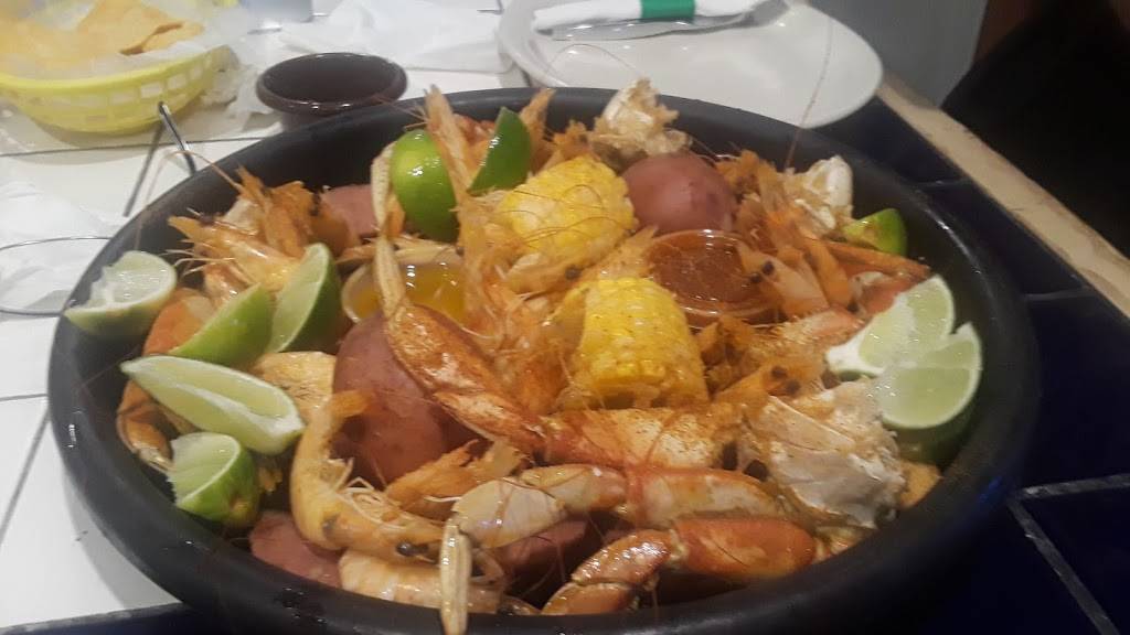 Agua Azul Seafood | restaurant | 425 E Main St, Grand Prairie, TX 75050, USA | 9722625050 OR +1 972-262-5050