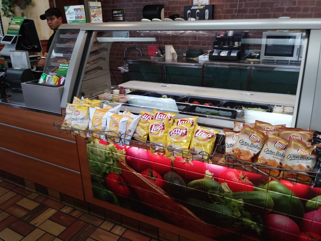 Subway Restaurants | restaurant | 2276 Griffin Rd, Lakeland, FL 33810, USA | 8638162866 OR +1 863-816-2866