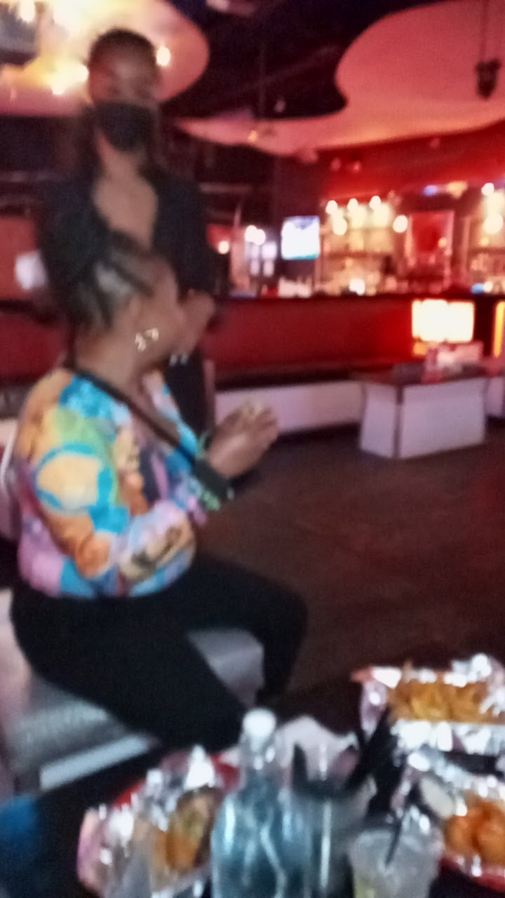 Crave/Society | restaurant | 2201 W Walnut St Unit A, Chicago, IL 60612, USA | 3122834253 OR +1 312-283-4253