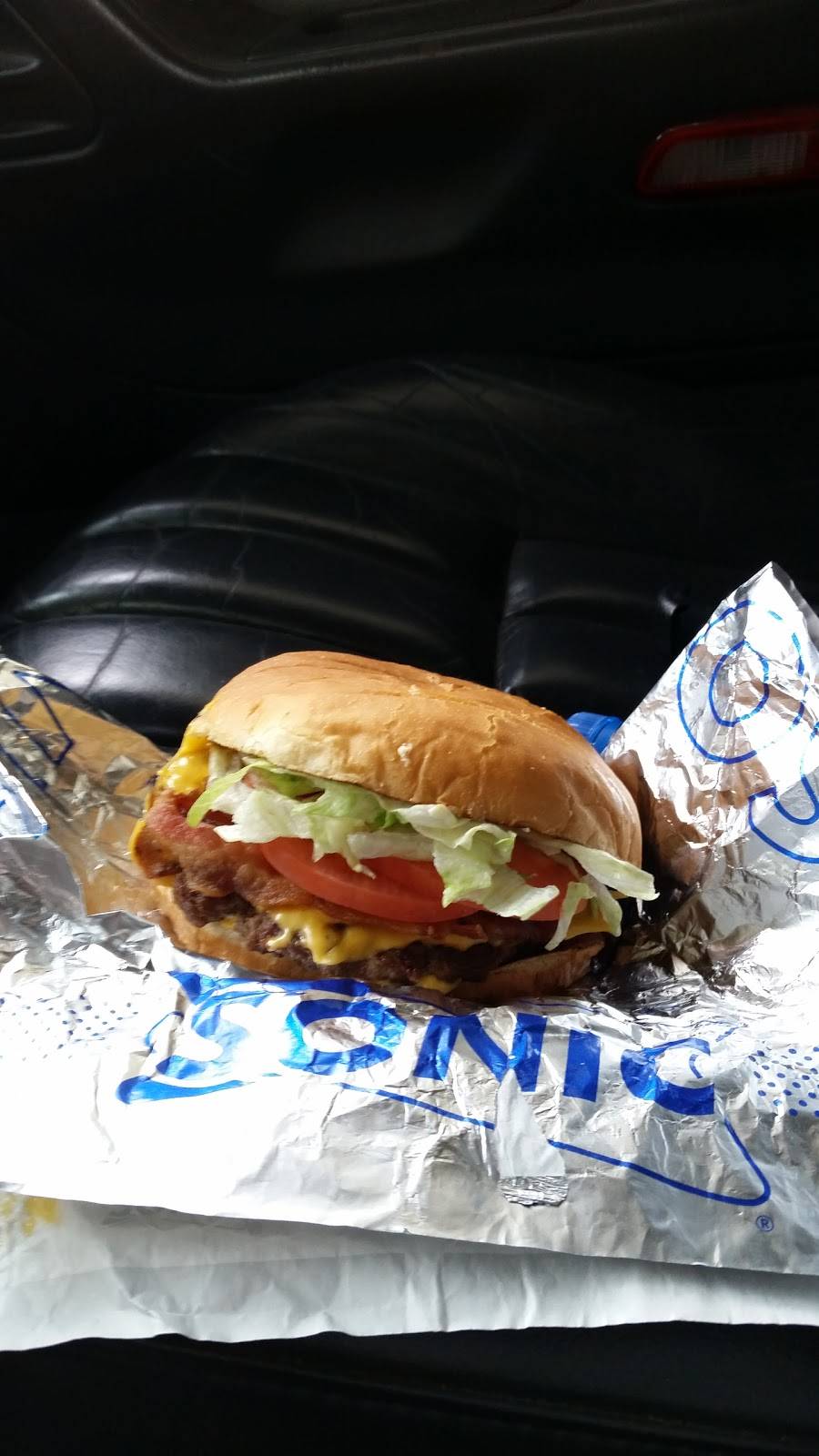 Sonic Drive-In | restaurant | 290 Roosevelt Rd, Villa Park, IL 60181, USA | 6303593316 OR +1 630-359-3316
