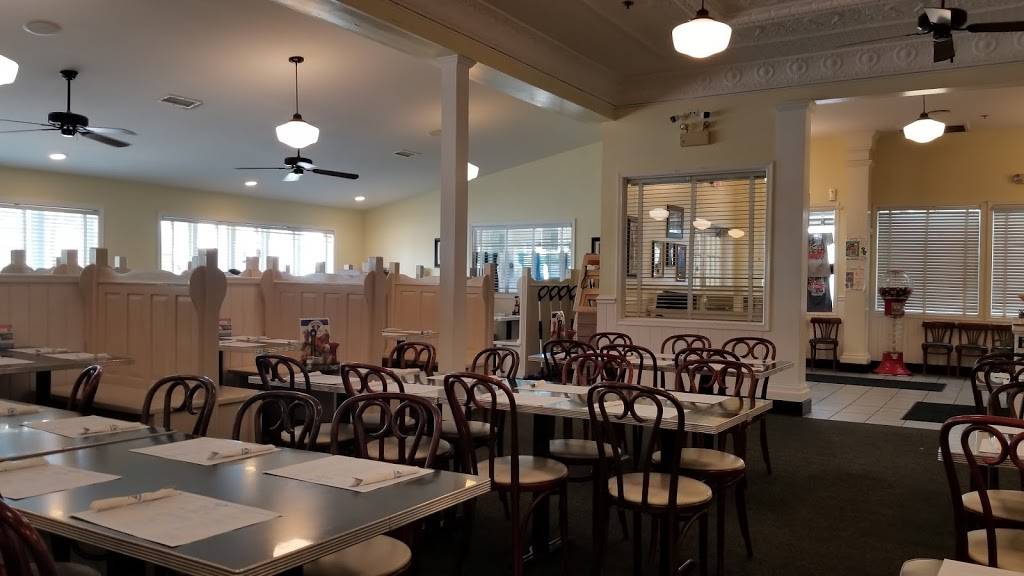 Dumsers Dairyland Drive-In | restaurant | 4901 Coastal Hwy, Ocean City, MD 21842, USA | 4105241588 OR +1 410-524-1588