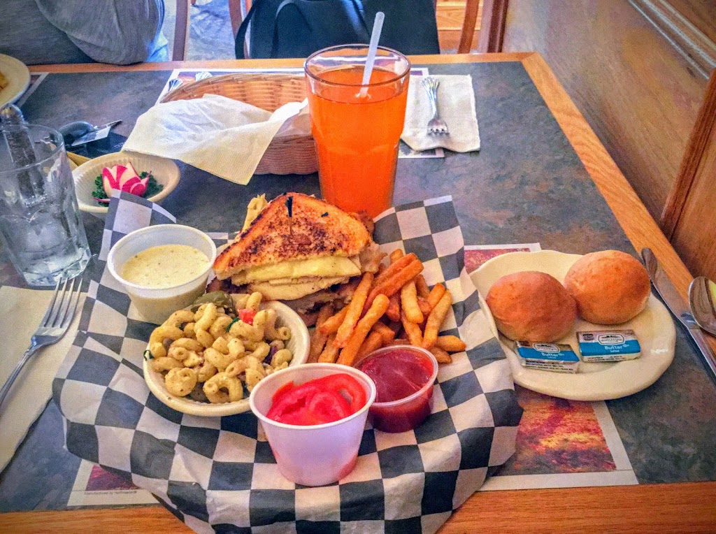 The Mountain Room Restaurant at Monty Tech | restaurant | 1050 Westminster St, Fitchburg, MA 01420, USA | 9783459200 OR +1 978-345-9200