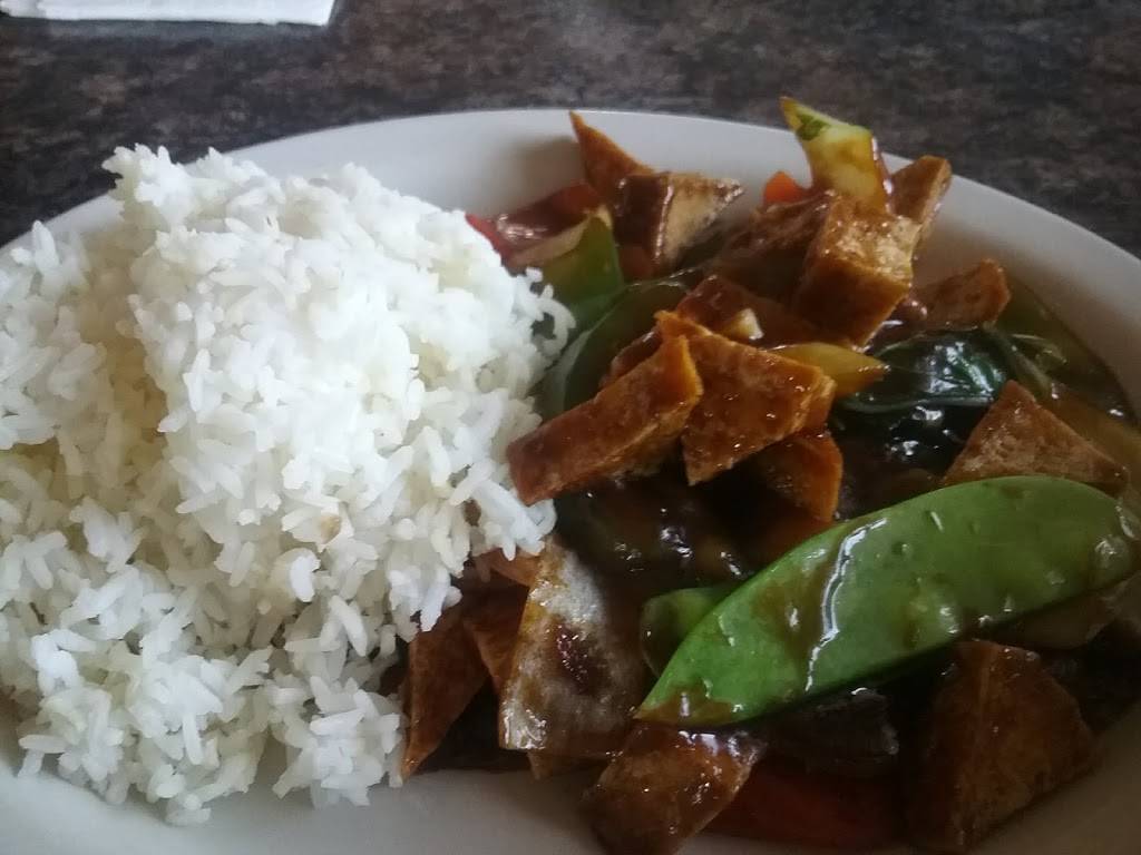 Kus Wokery | restaurant | 900 N Center Ave, Merrill, WI 54452, USA | 7155361148 OR +1 715-536-1148