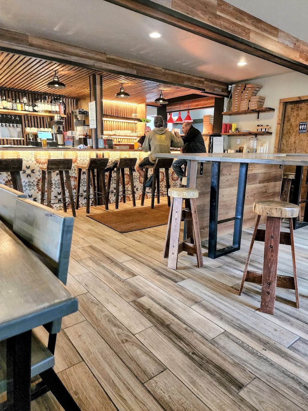 Taos Ale House - TSV | restaurant | 105 Sutton Pl, Taos Ski Valley, NM 87525, USA | 5752406963 OR +1 575-240-6963