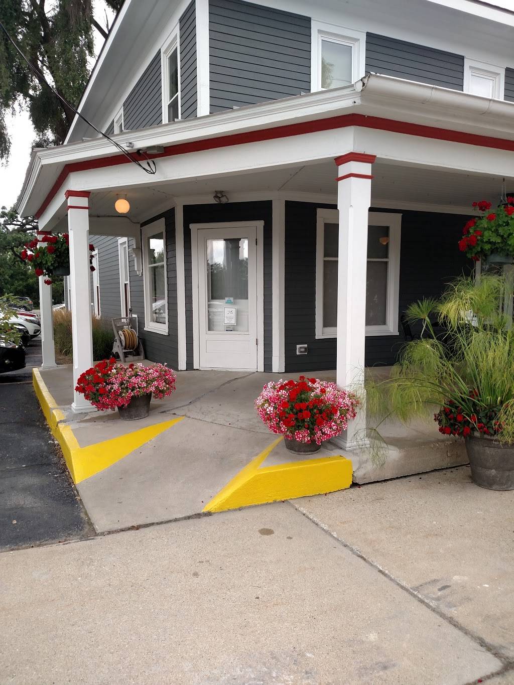 Fork in the Road Restaurant | restaurant | 215 N Rochester St, Mukwonago, WI 53149, USA | 2623637849 OR +1 262-363-7849