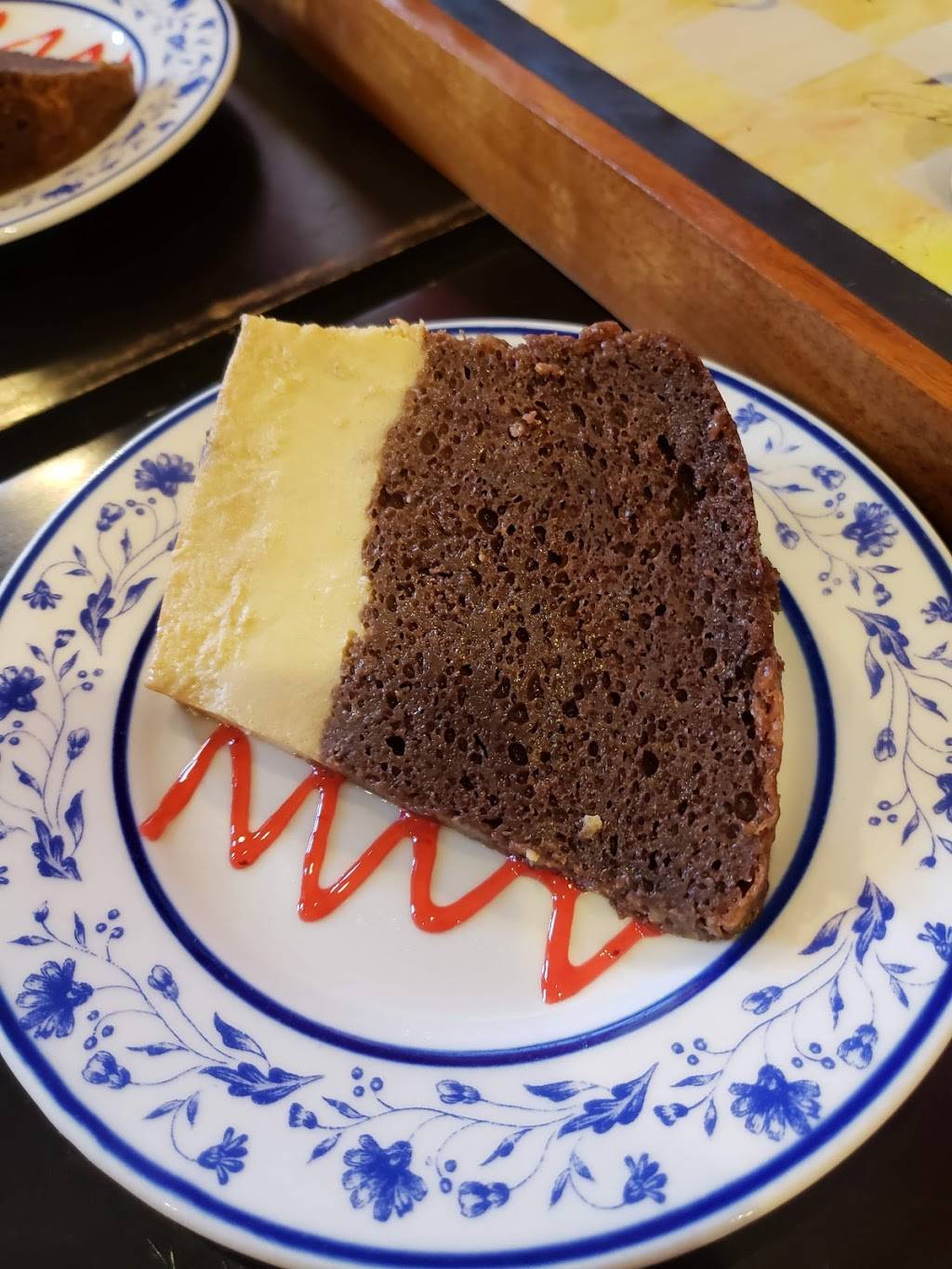 Kristoffers Cafe & Bakery | bakery | 1733 S Halsted St, Chicago, IL 60608, USA | 3128294150 OR +1 312-829-4150