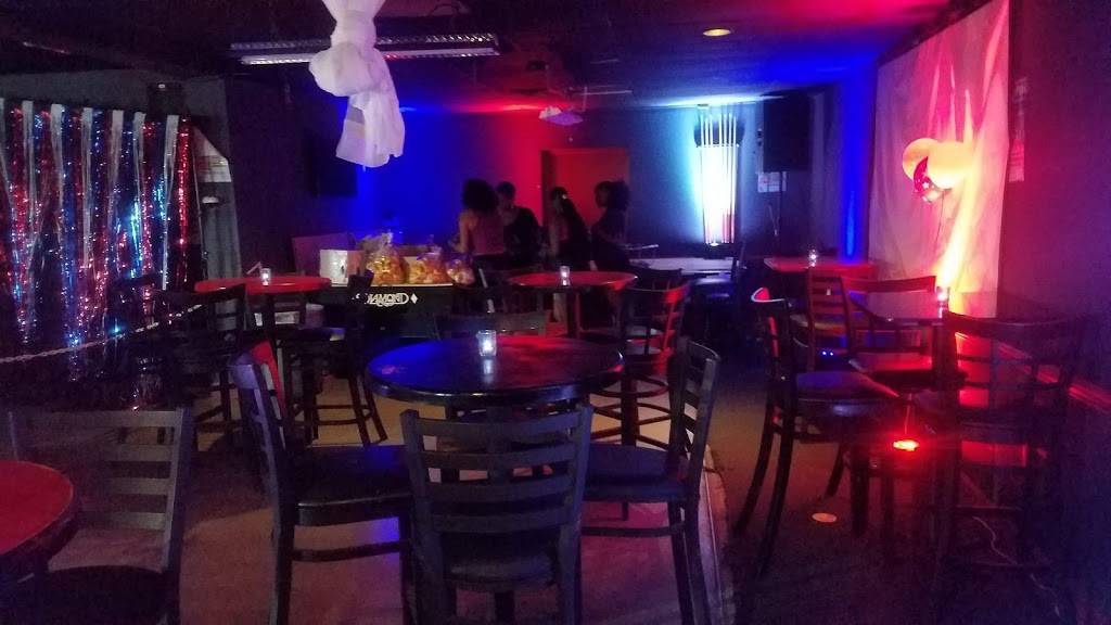 Ritzy Lounge | restaurant | 11414 Abercorn St, Savannah, GA 31419, USA | 9122728115 OR +1 912-272-8115