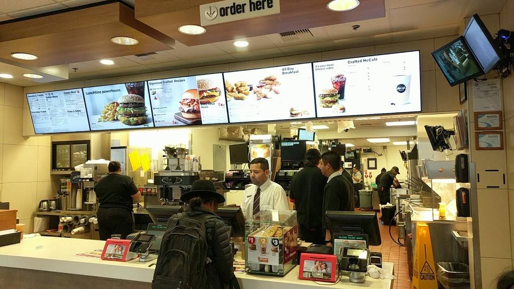 McDonalds | cafe | 208 Stanford Shopping Center, Palo Alto, CA 94304, USA | 6503270560 OR +1 650-327-0560