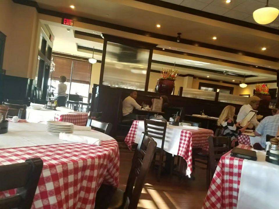 Maggianos Little Italy | restaurant | 700 Baybrook Mall, Friendswood, TX 77546, USA | 2812829729 OR +1 281-282-9729