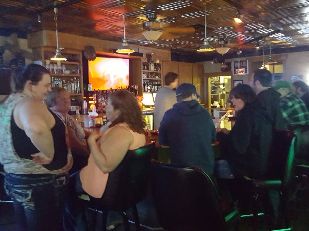 Pendletons Pub and Pizza King | restaurant | 101 N High St, West Lebanon, IN 47991, USA | 7658934444 OR +1 765-893-4444