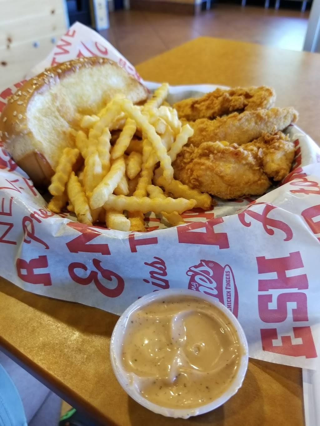 Raising Canes Chicken Fingers | meal takeaway | 12009 Shelbyville Rd, Louisville, KY 40243, USA | 5024347681 OR +1 502-434-7681