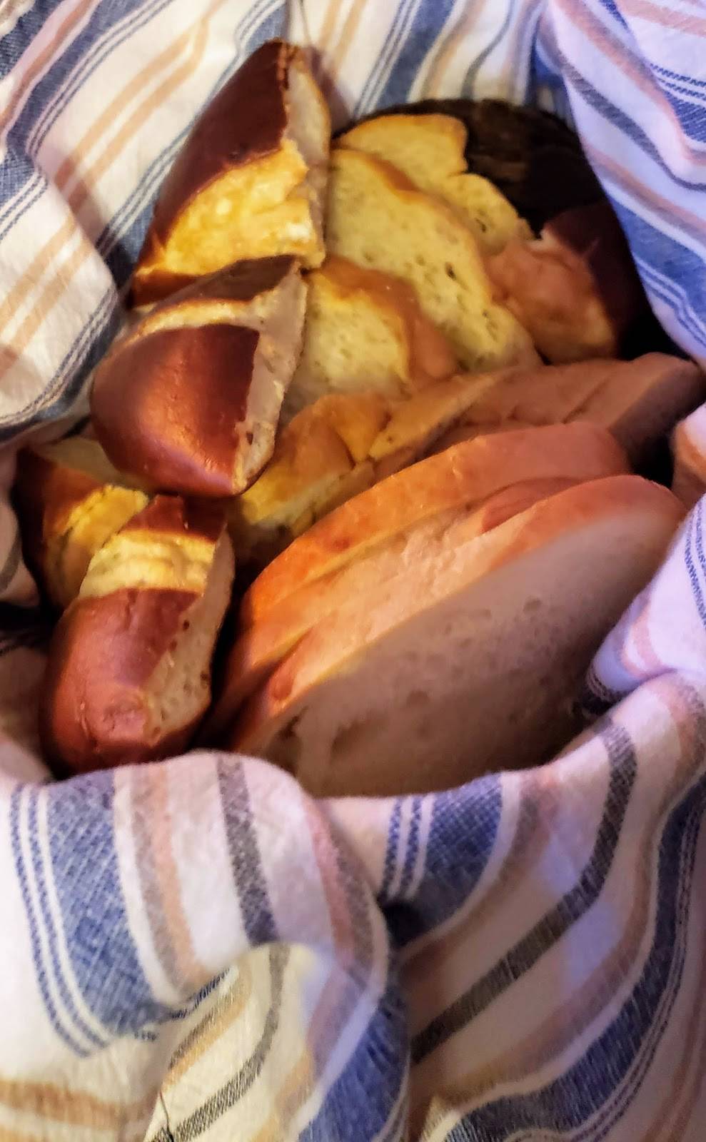 Der Jaeger | restaurant | 55 Purdytown Turnpike, Lakeville, PA 18438, USA | 5702268252 OR +1 570-226-8252