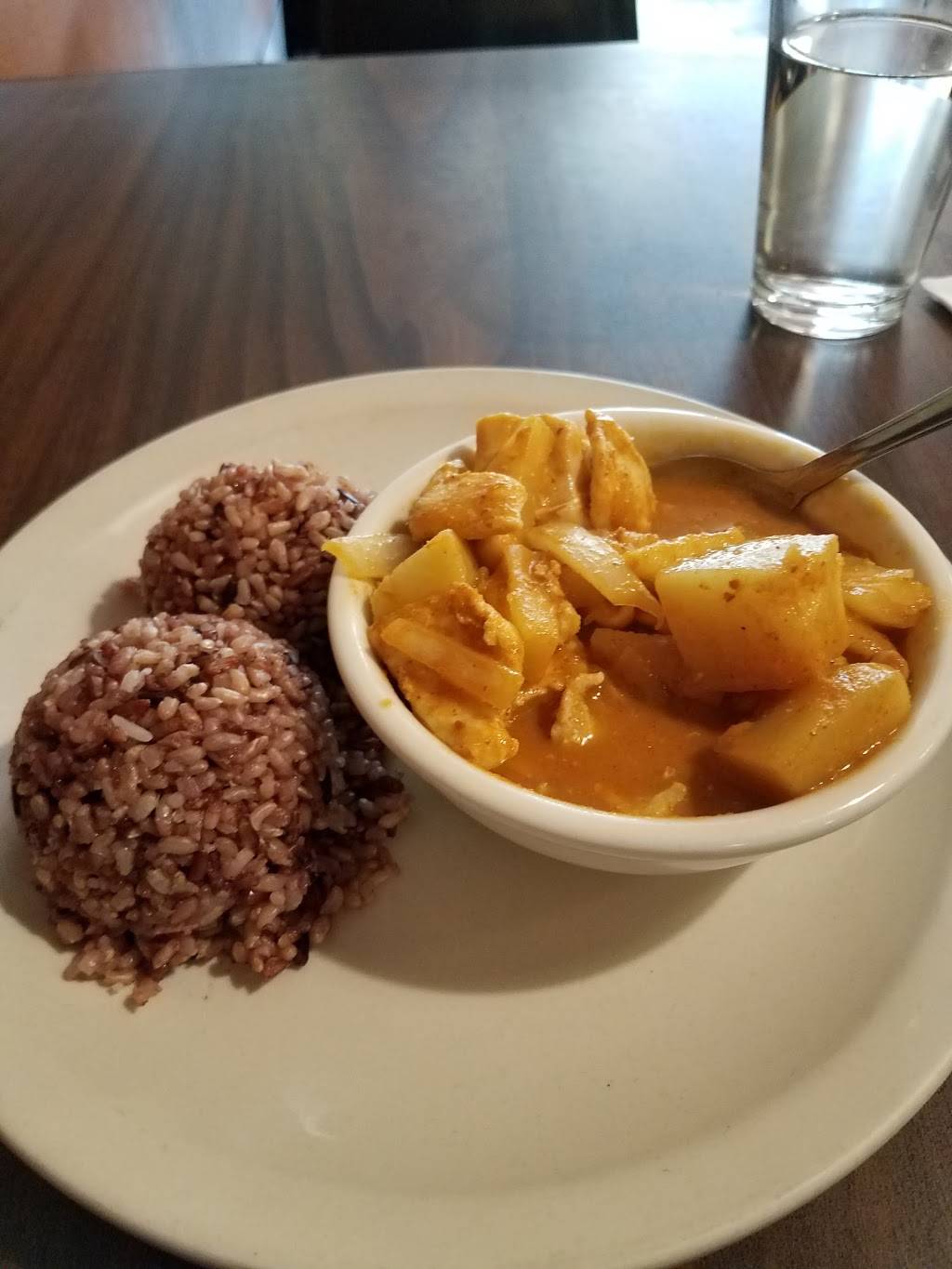 Lucky House Thai Cuisine | restaurant | 2140 University Ave, Berkeley, CA 94704, USA | 5108418900 OR +1 510-841-8900