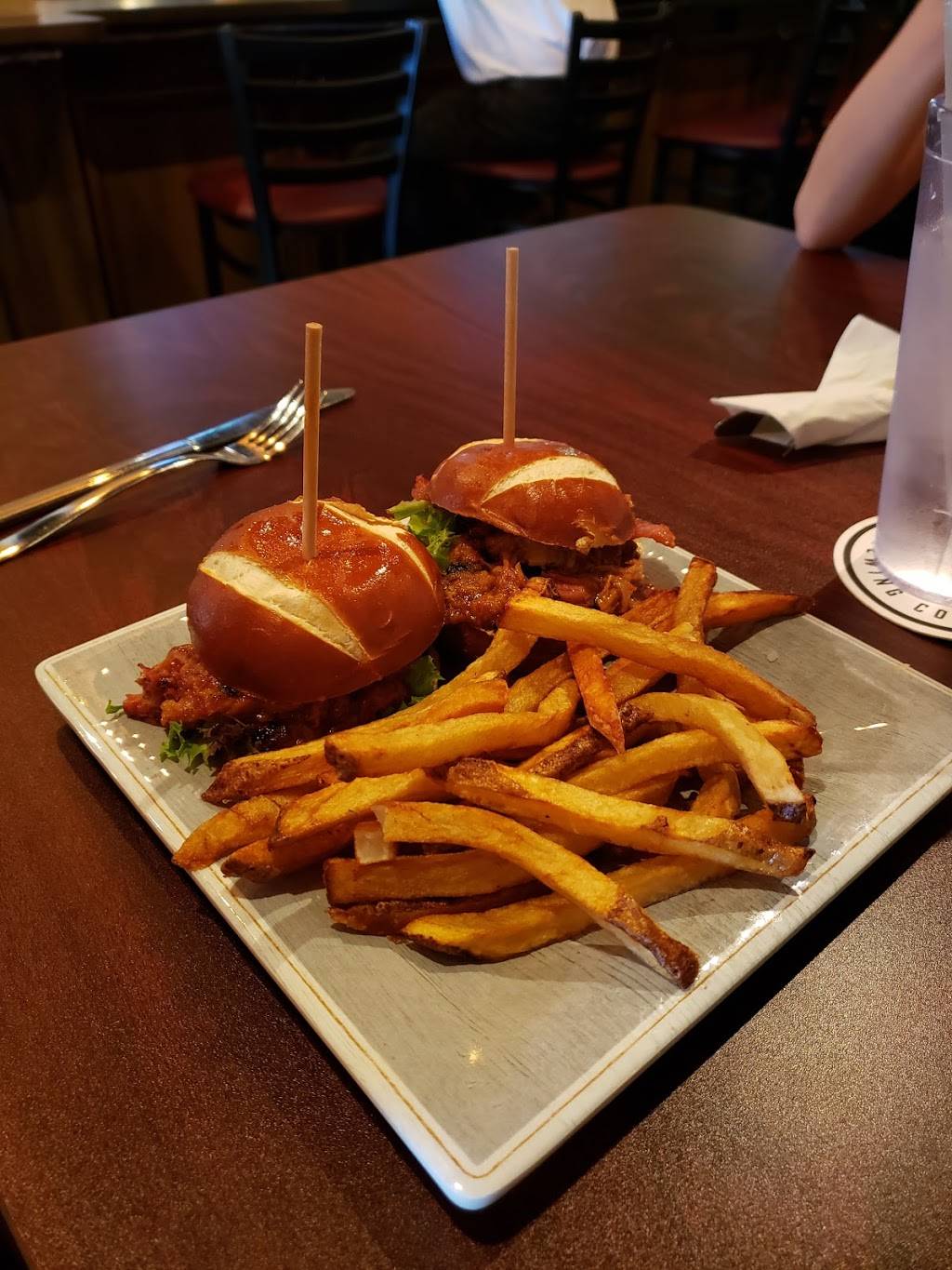 Sauced Taproom & Kitchen | restaurant | 14701-4, Detroit Ave, Lakewood, OH 44107, USA | 2163039213 OR +1 216-303-9213