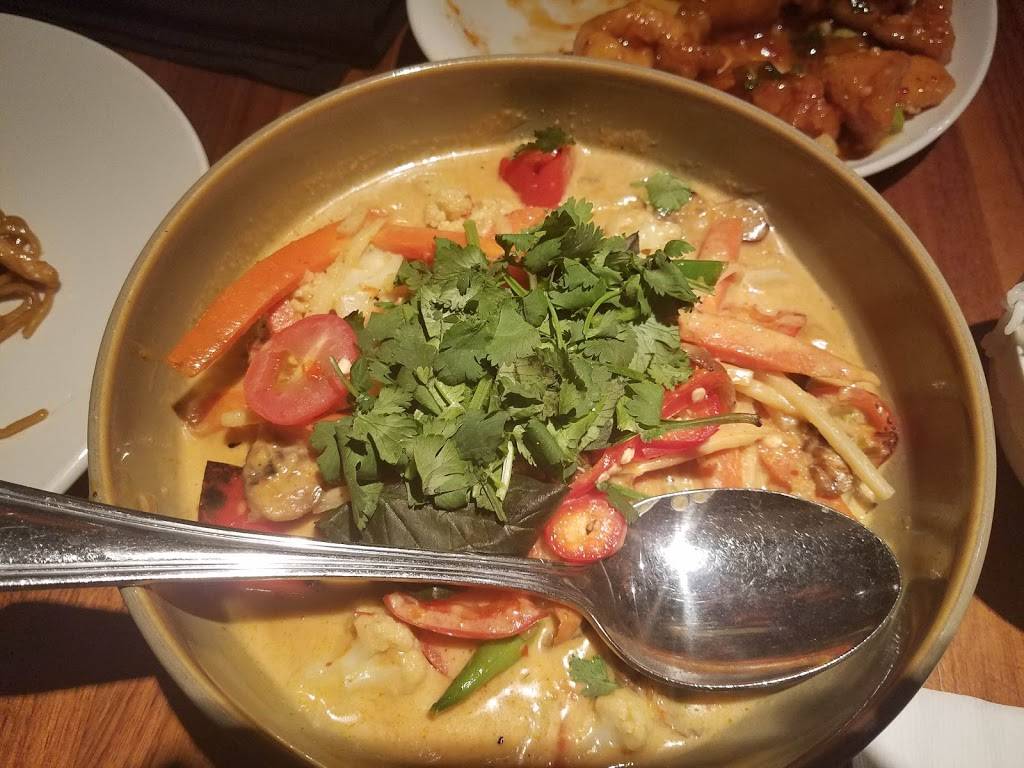 P.F. Changs | restaurant | 5 Woodfield Mall Spc D313, Schaumburg, IL 60173, USA | 8476108000 OR +1 847-610-8000