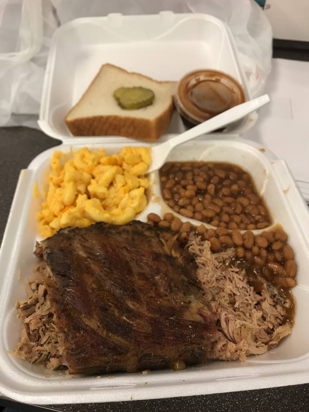 Henrys Smokehouse | restaurant | 1842 Woodruff Rd, Greenville, SC 29607, USA | 8642139770 OR +1 864-213-9770